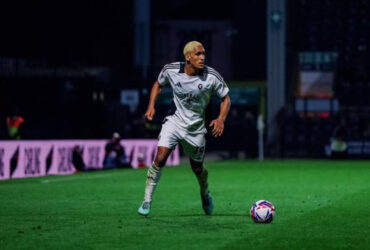 Beki wa Taifa Stars Haji Mnoga Kubaki Salford City kwa Mwaka Mwingine